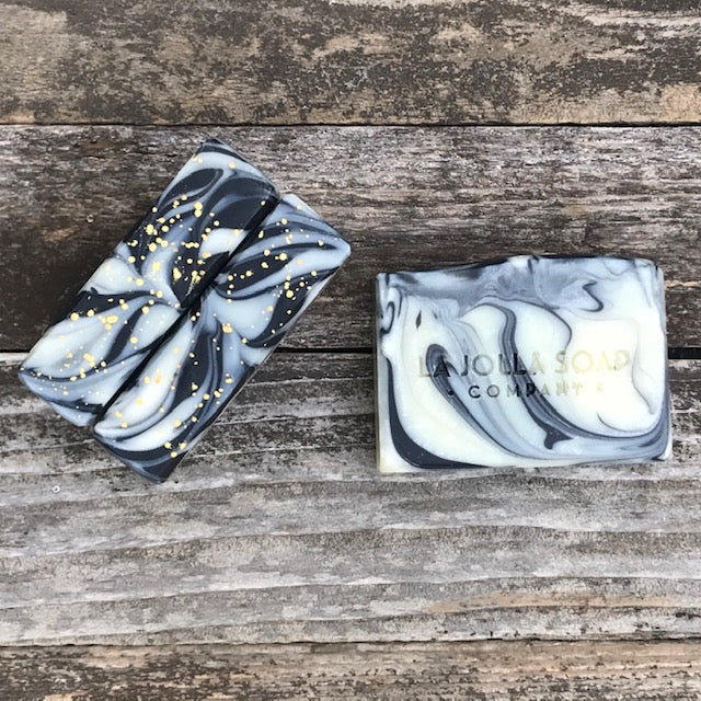 Nutrient dense with hydrating lipids to gently cleanse while maintaining the skin's natural moisture balance. La Jolla Soap Company