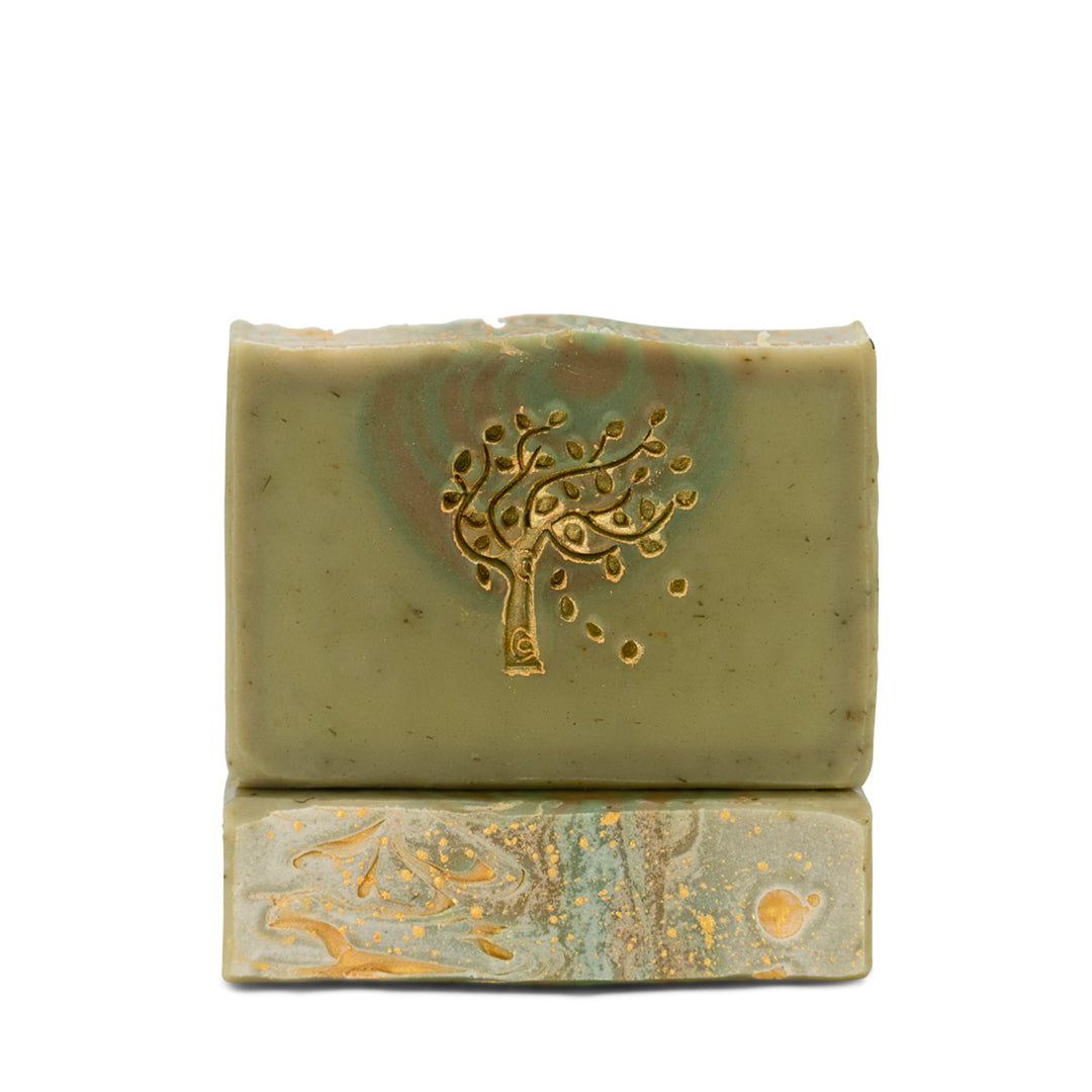 Indulge in the essence of nature with PACIFIC TRAILS - Artisan Natural Soap. Inspired by a crisp morning hike through a dewy landscape, this luxurious soap is crafted with a perfect blend of aloe vera juice, organic plant oils, and botanical extracts such as nettle and horsetail for their soothing properties. Immerse yourself in the gentle mist of the ocean and the invigorating scent of foliage as this natural soap provides a balance of cleansing and nourishing qualities.