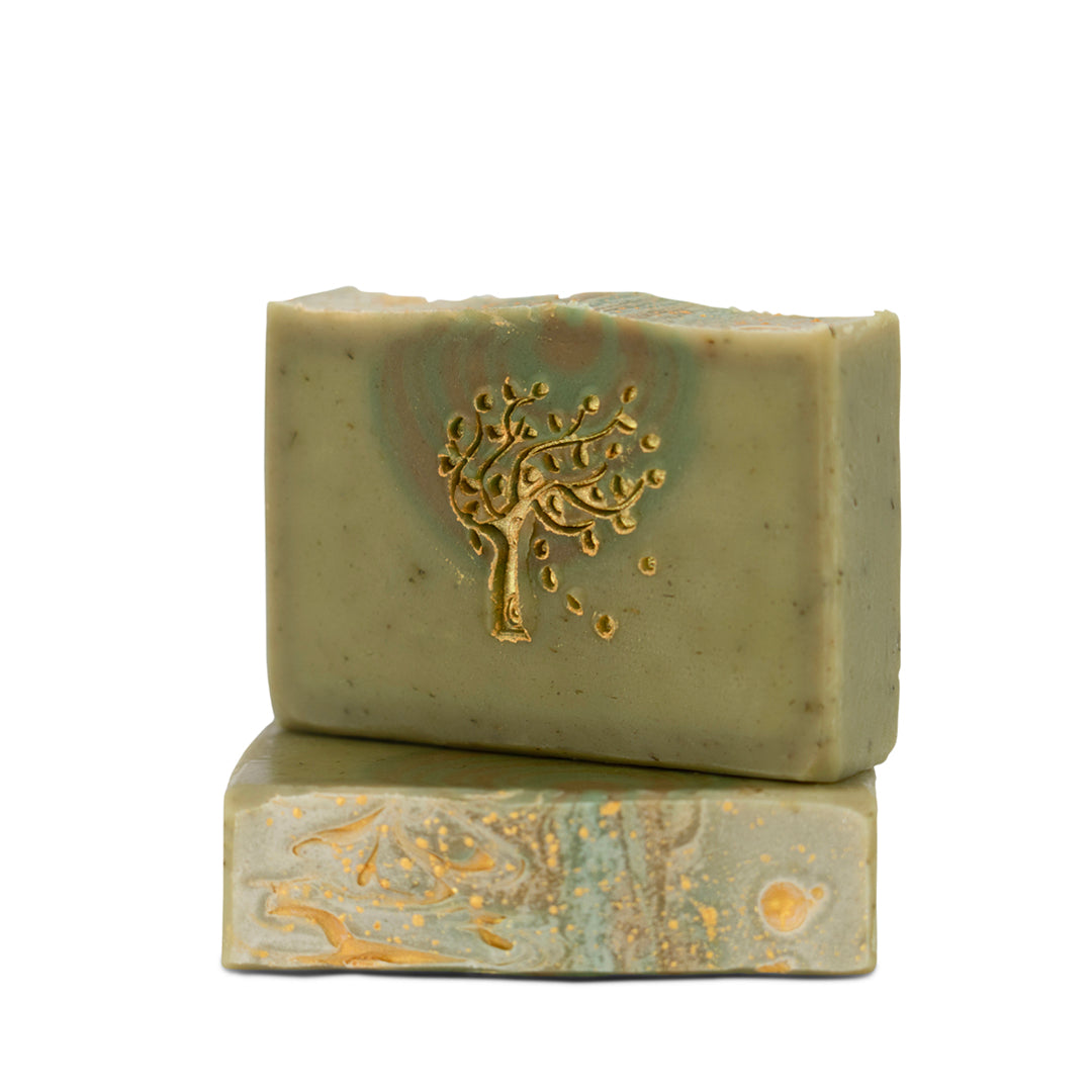 Indulge in the essence of nature with PACIFIC TRAILS - Artisan Natural Soap. Inspired by a crisp morning hike through a dewy landscape, this luxurious soap is crafted with a perfect blend of aloe vera juice, organic plant oils, and botanical extracts such as nettle and horsetail for their soothing properties. Immerse yourself in the gentle mist of the ocean and the invigorating scent of foliage as this natural soap provides a balance of cleansing and nourishing qualities.