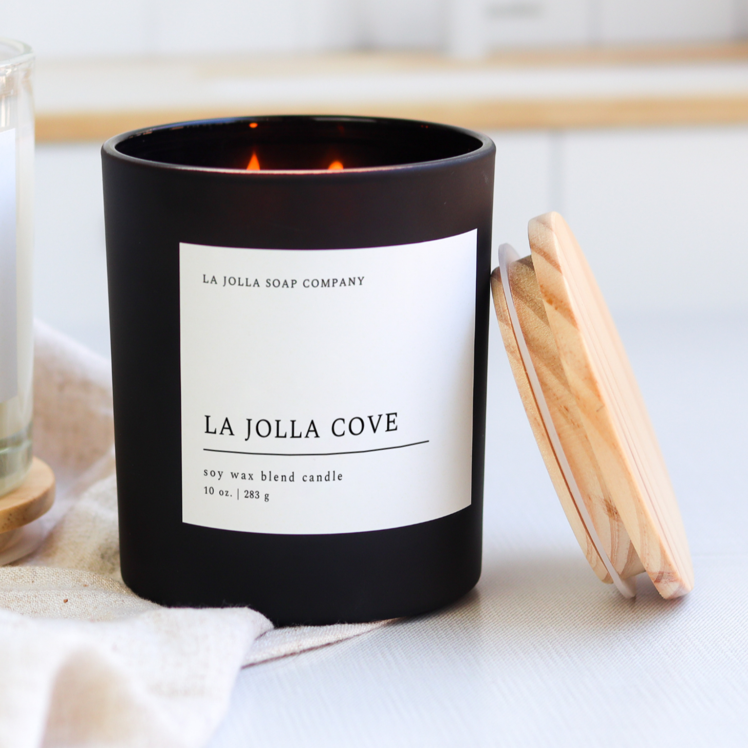 Inspired by the tranquil beauty of The Cove. It emanates the cool ocean air with the invigorating scent of the eucalyptus trees. Close your eyes and envision the waves crashing along the shore as the beachy aroma fills your space, transporting you to the serene coastal haven of La Jolla Cove.